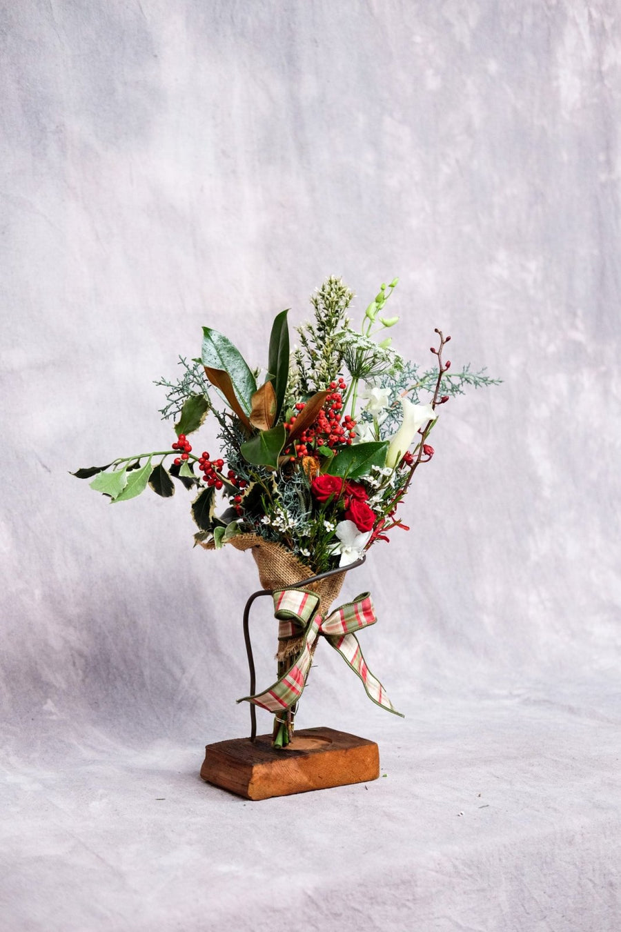 A Joyful Squeeze - Christmas Flowers - 