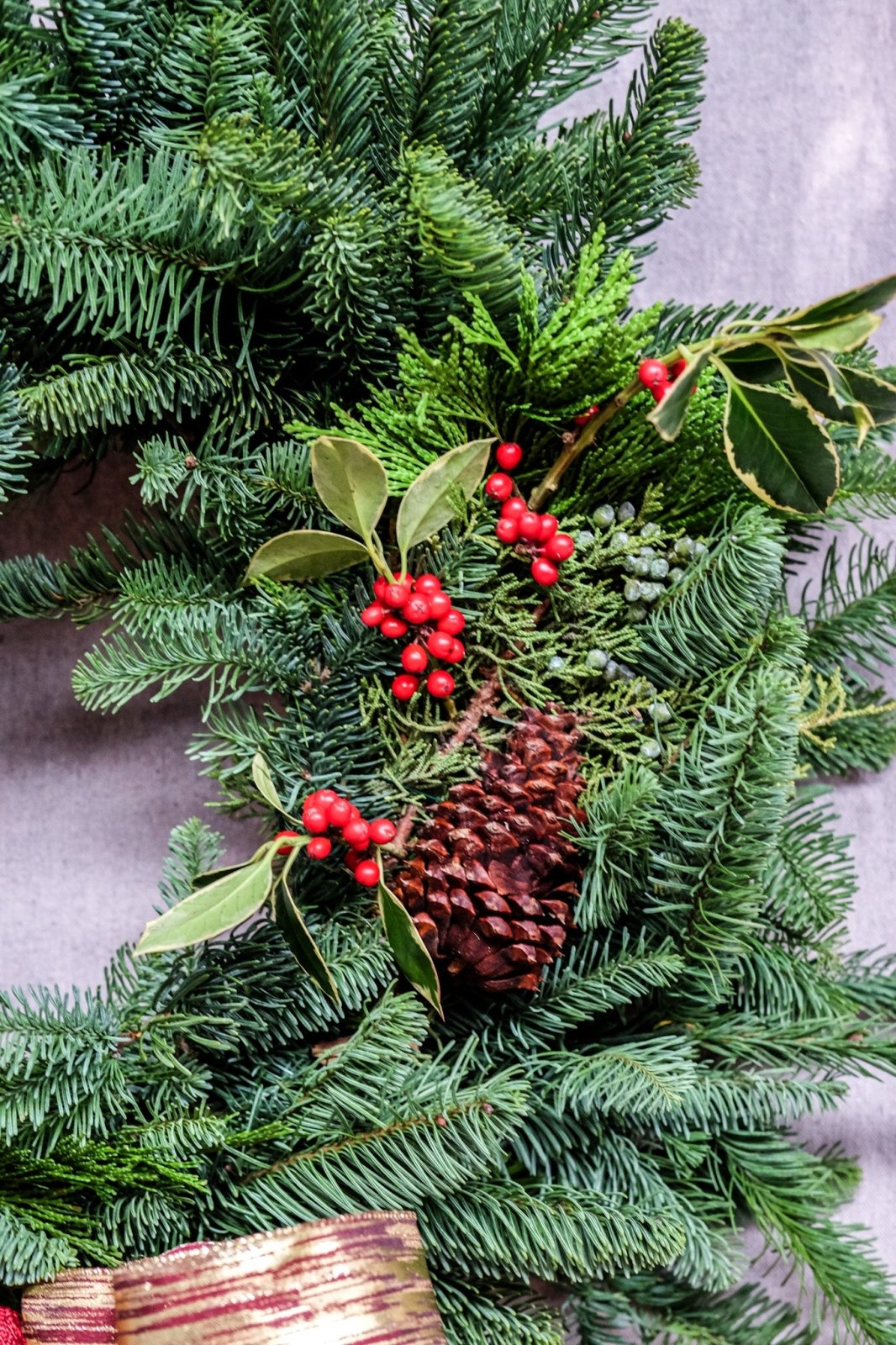 "Come One, Come All" - Wreaths - Christmas Flowers - 