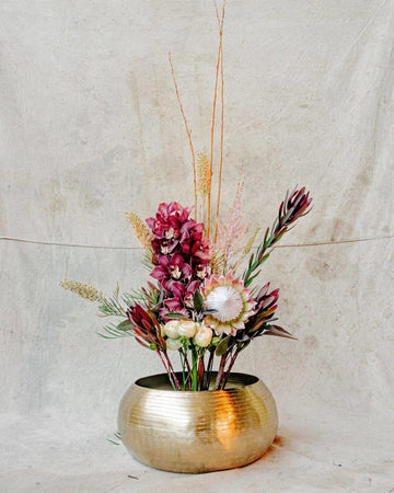 愛 - Ai, Ikebana Delivery, The Unlikely Florist